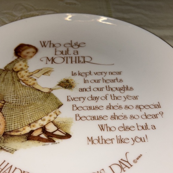 Holly Hobby 1976 Mother’s Day commemorative plate. Perfect gift for your Mom! ♥️ - Picture 2 of 5